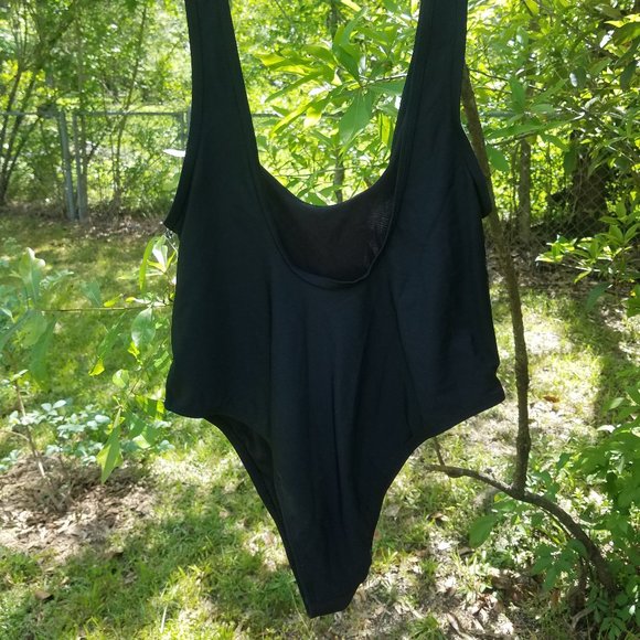 NWT Skull One Piece Bathing Suit Size M~ Hot Topic - Picture 2 of 7